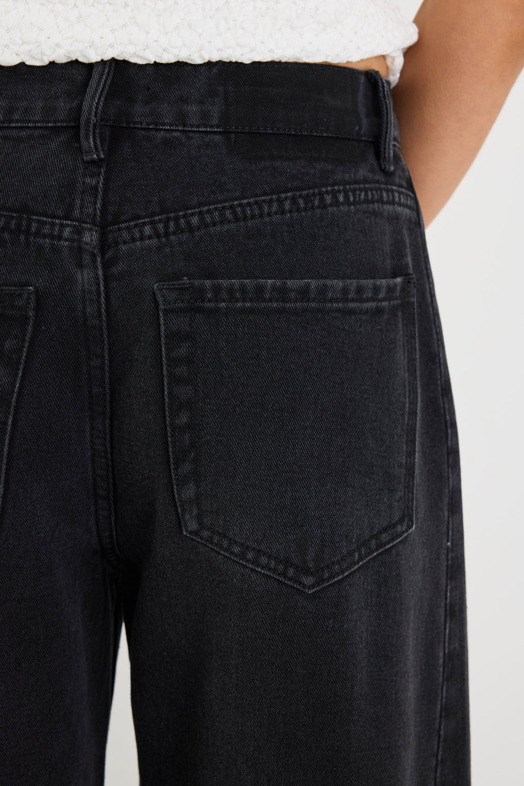 Mason | Chic Mid Rise Barrel Jeans