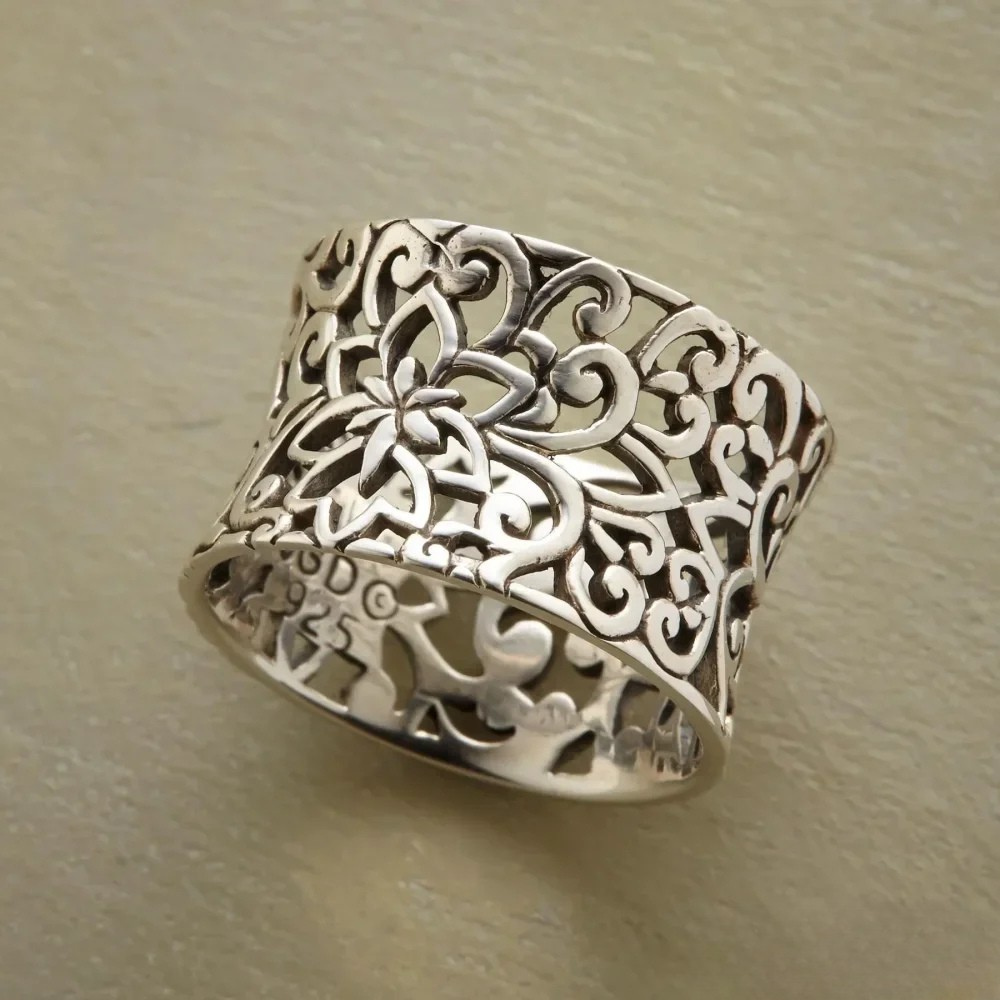 Mason | Elegant Antique Hollow Ring with Radiant Finish