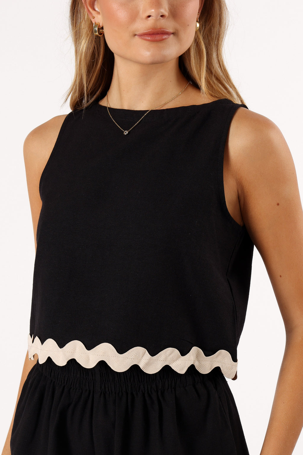 Mia | Chic Cropped Top and High-Waisted Shorts Set