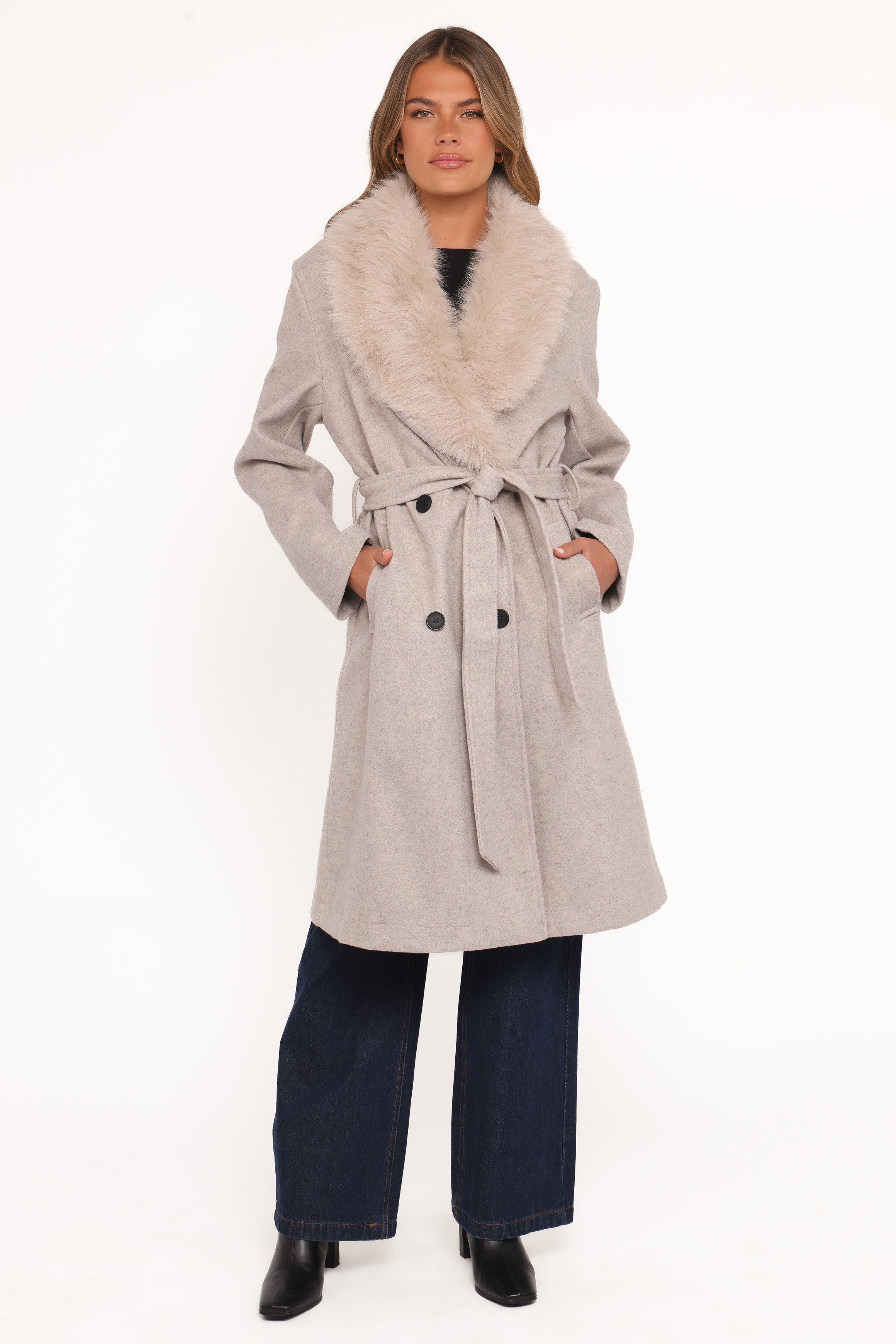 Olivia | Chic Cream Winter Coat With Fur Collar