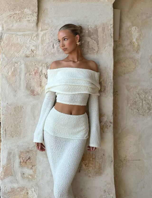 Olivia | Elegant Off-Shoulder Maxi Dress for Wedding Guests